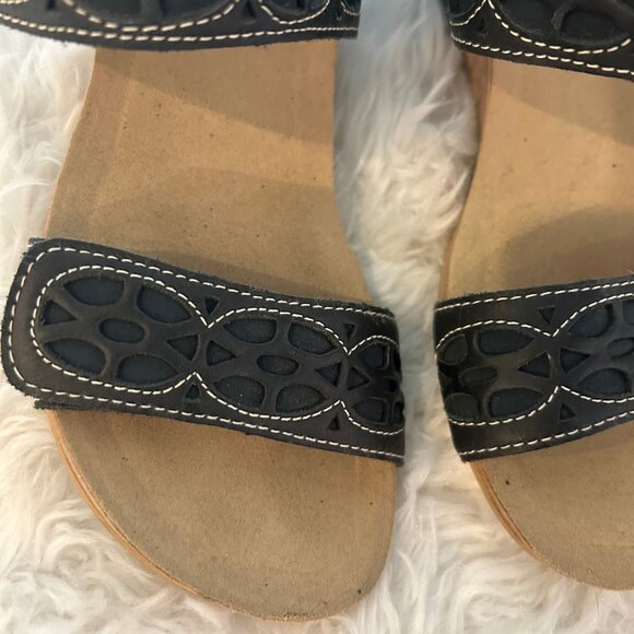 Clarks Womens Sz 6 M Wedge Sandals - Picture 2 of 7